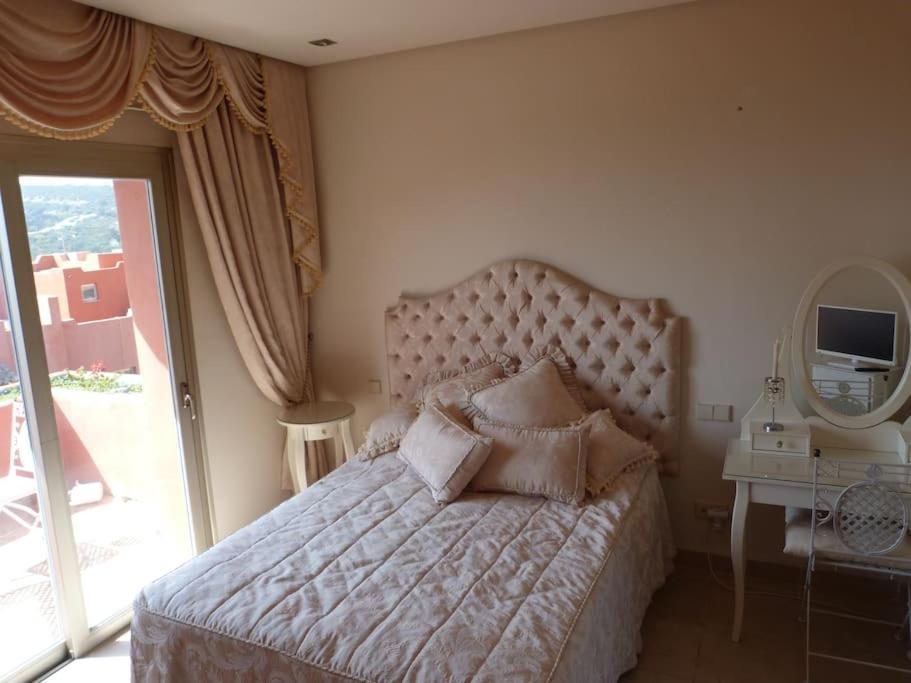 Vila Luxurious Townhouse With Sea Views Manilva Exteriér fotografie
